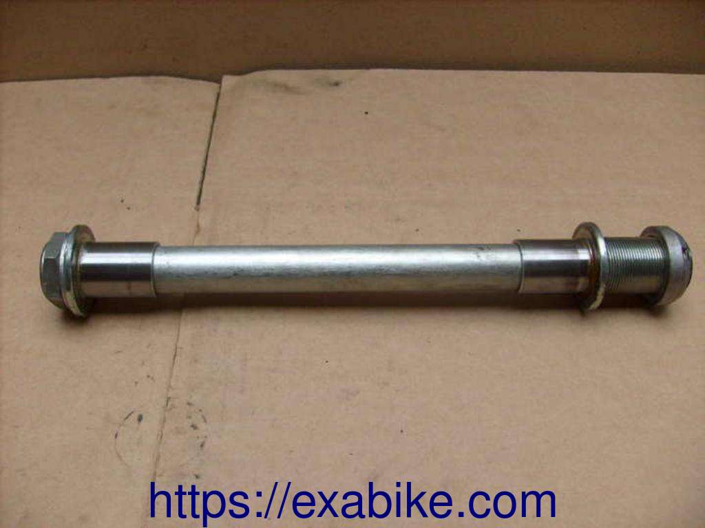 swingarm pivot Suzuki SV 1000 - photo 1