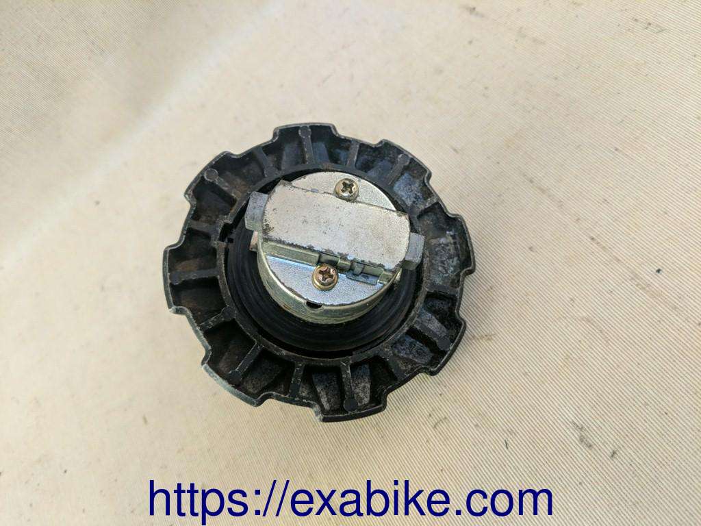 bouchon de réservoir Yamaha XZ 550 - photo 2