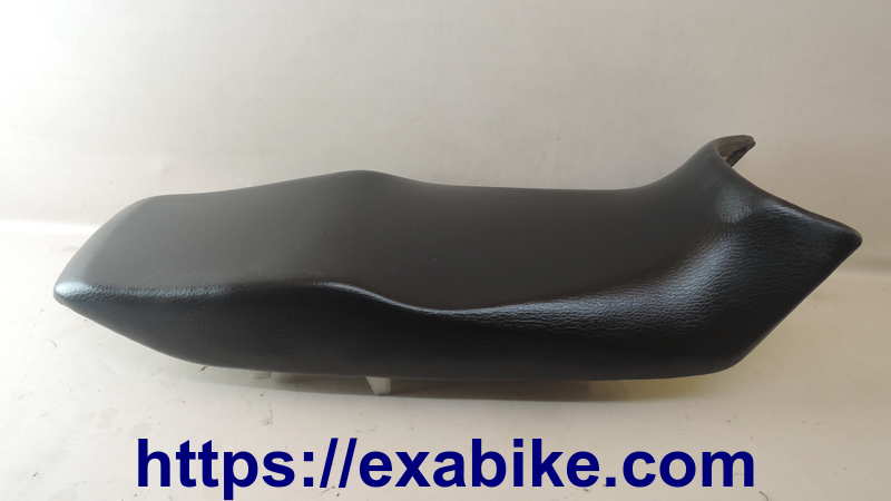 seat Kawasaki GPX 750 - photo 2