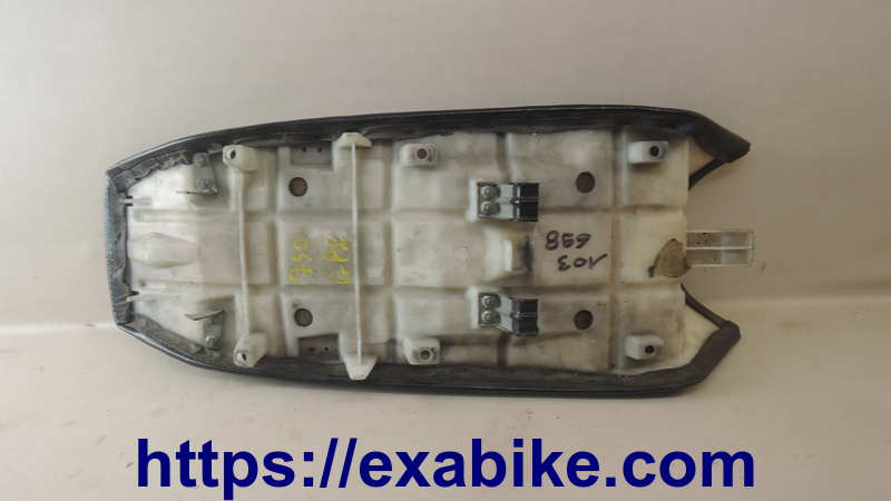 seat Kawasaki GPX 750 - photo 3
