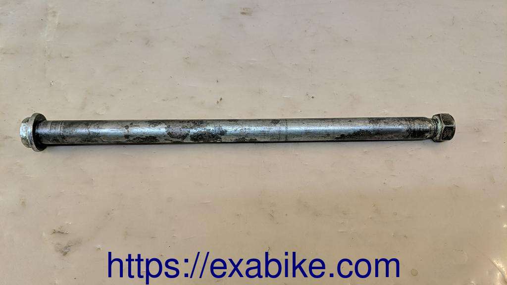 swingarm pivot Suzuki GSXR 750 - photo 1