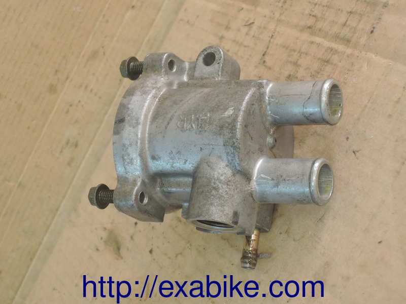 thermostat case Yamaha FZS 600 Fazer - photo 2