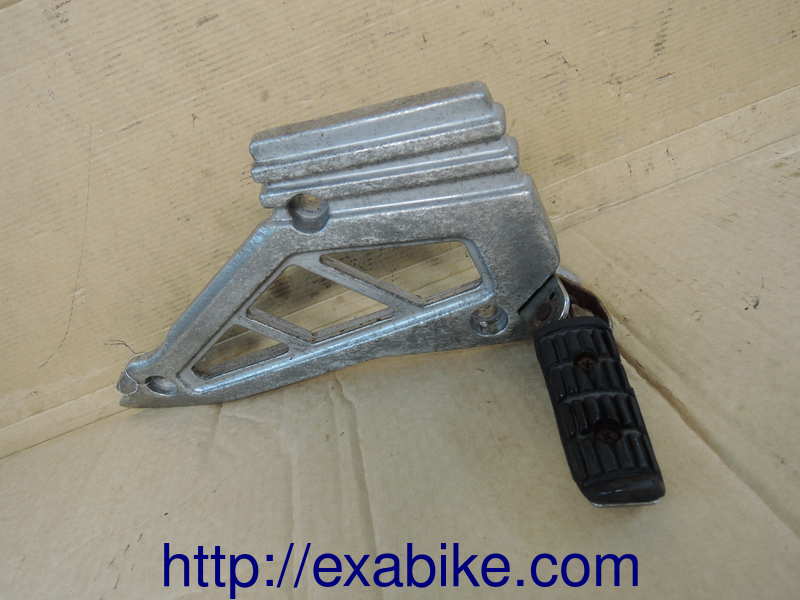 footrest bracket, left Yamaha XJ 750 - photo 1