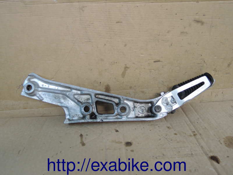 footrest bracket Suzuki GSX 750 EF - photo 2