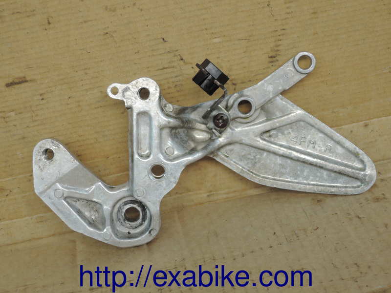 footrest bracket, front right Yamaha YZF 750 - photo 2