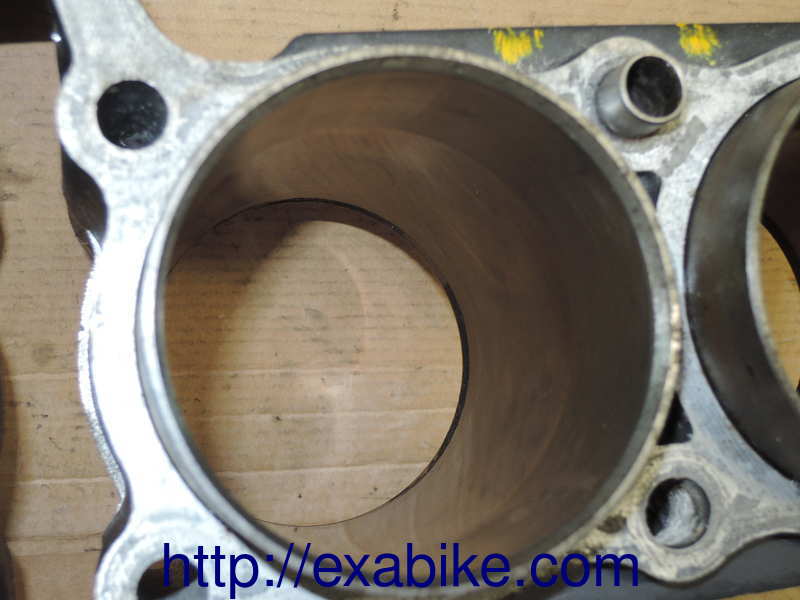 bloc cylindres nu Suzuki GSXR 1100 - photo 5