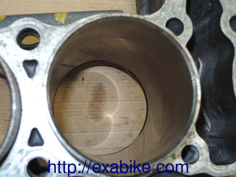 bloc cylindres nu Suzuki GSXR 1100 - photo 6