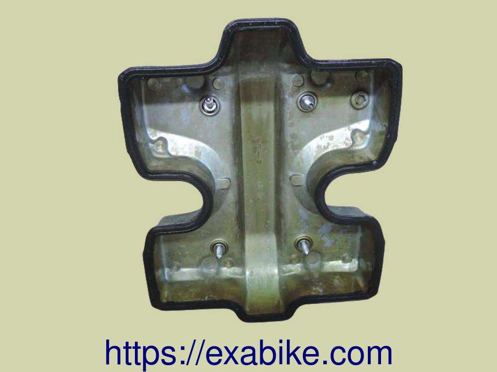 cylinder head cover Honda VF 400 F - photo 2