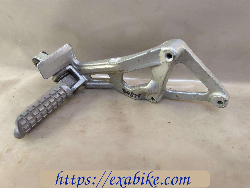platine repose-pied arrière droite Kawasaki ZXR 750 Stinger - photo 1