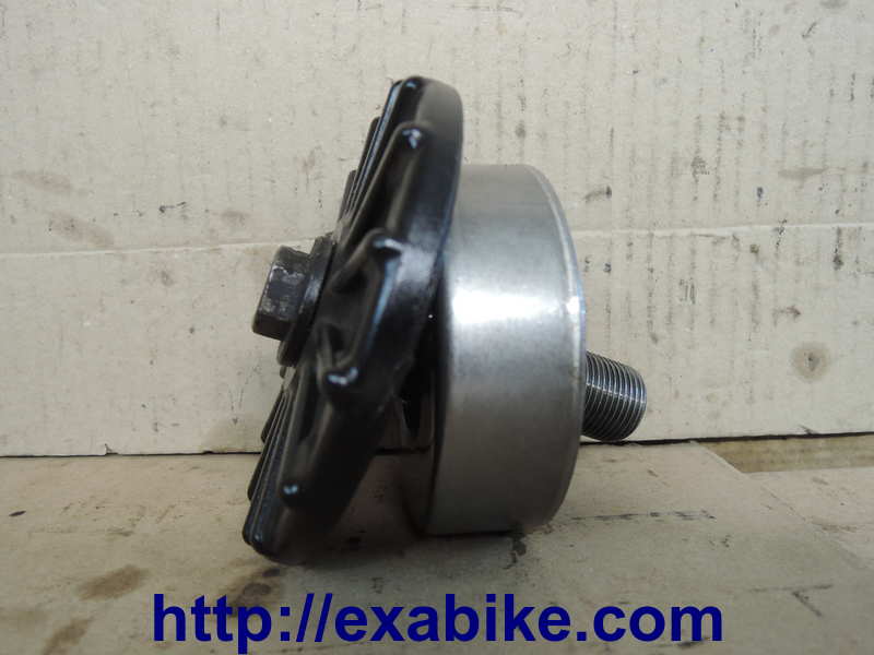 oil filter cover Kawasaki ZZR 1100 - photo 1