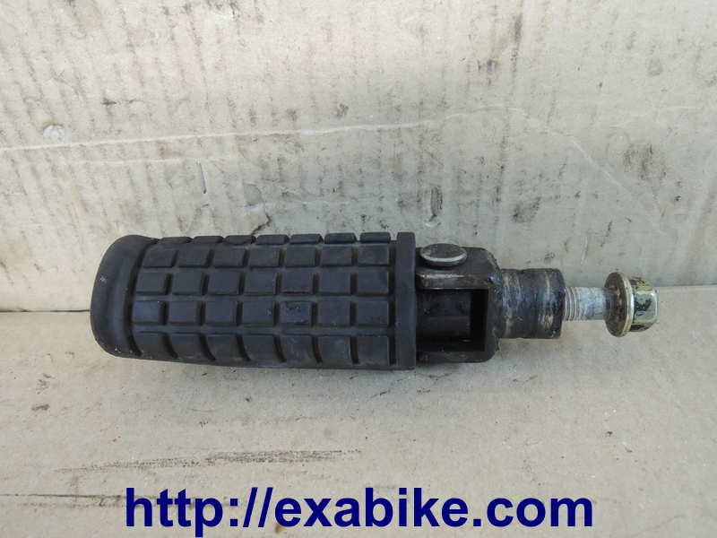 repose-pied avant gauche Honda VT 250 - photo 1