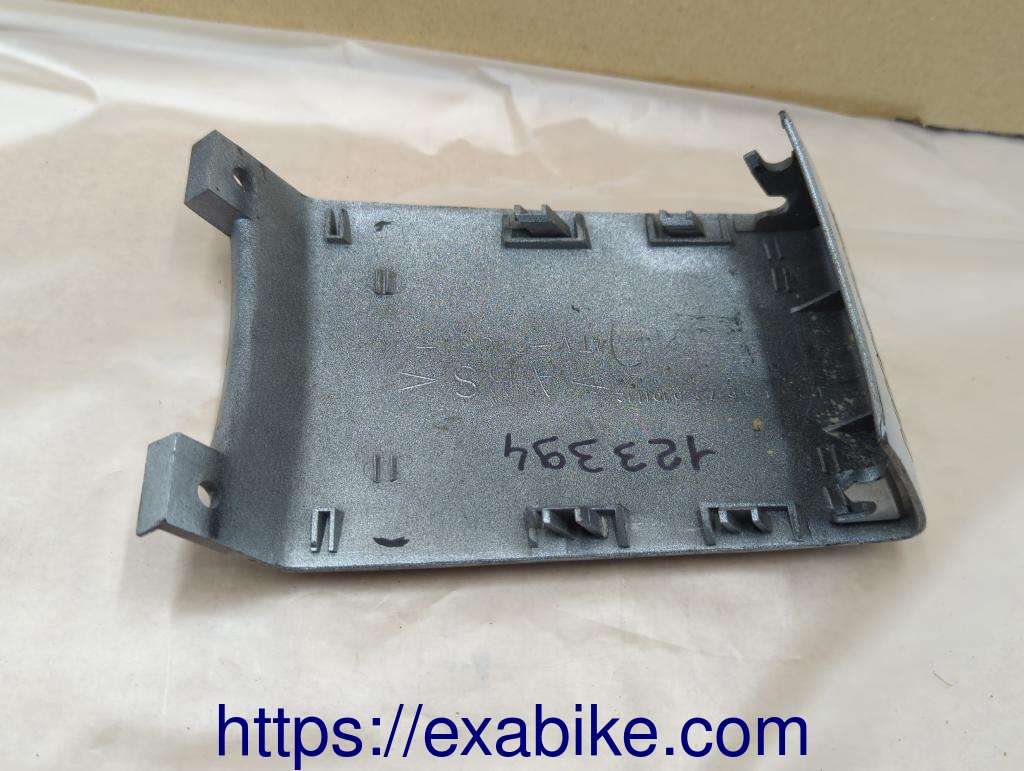 jonction des flancs arrières Yamaha YZF 600 Thundercat - photo 3