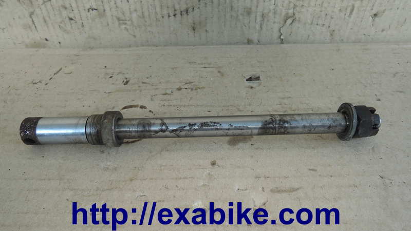 front wheel axle Yamaha XJ 650 TURBO - photo 1