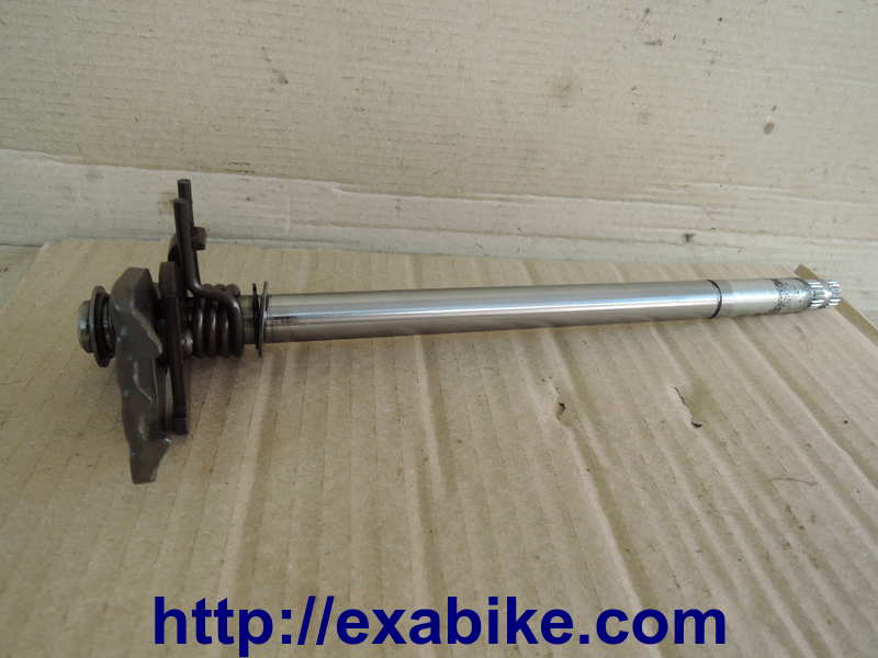 gearshift axle Suzuki GSR 750 - photo 1