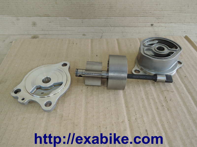 oil pump Suzuki GSR 750 - photo 2
