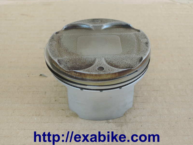 piston Suzuki GSR 750 - photo 1