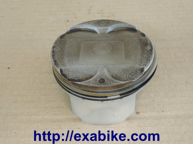 piston Suzuki GSR 750 - photo 1