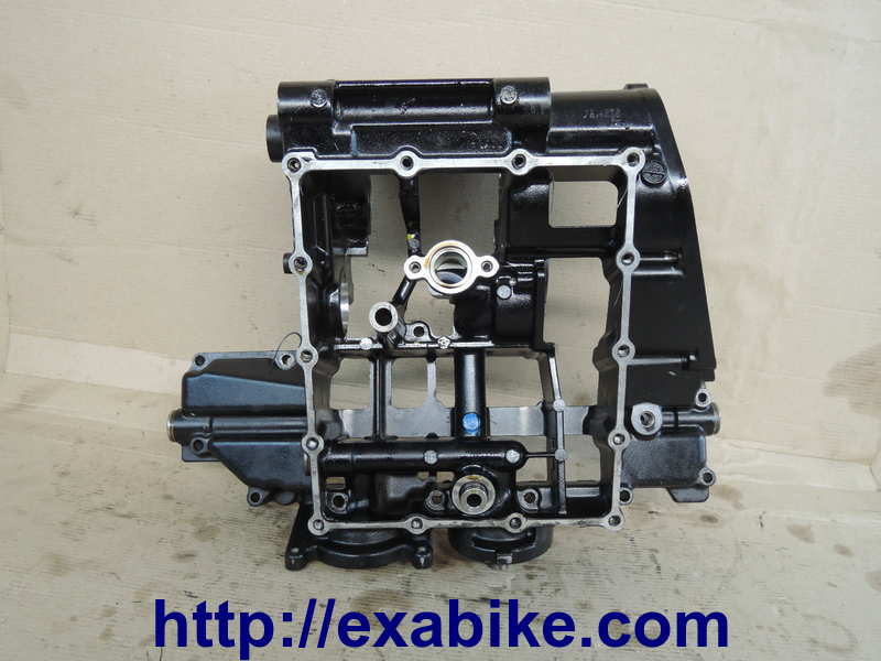 transmission cover Suzuki GSR 750 - photo 2