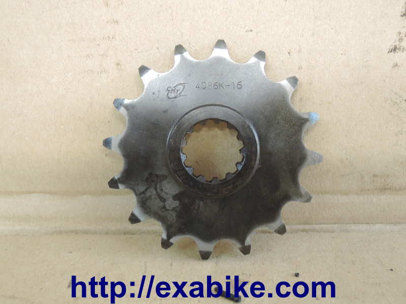 driven sprocket Suzuki GSR 750 - photo 1