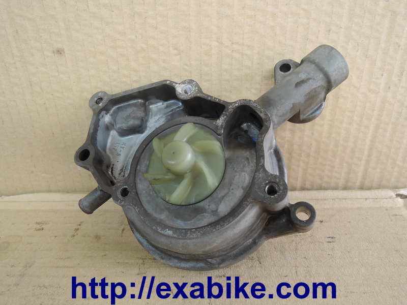 water pump body Yamaha WR 125 - photo 1