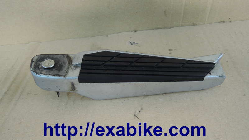 repose-pied passager droit Kymco Xciting 500 - photo 1