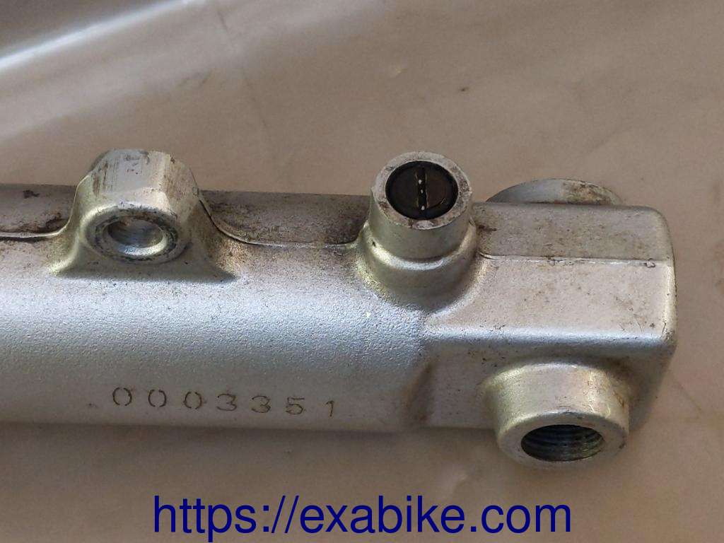 lower fork case, left Yamaha R6 - photo 3