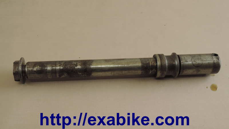 front wheel axle Honda VFR 750 - photo 1