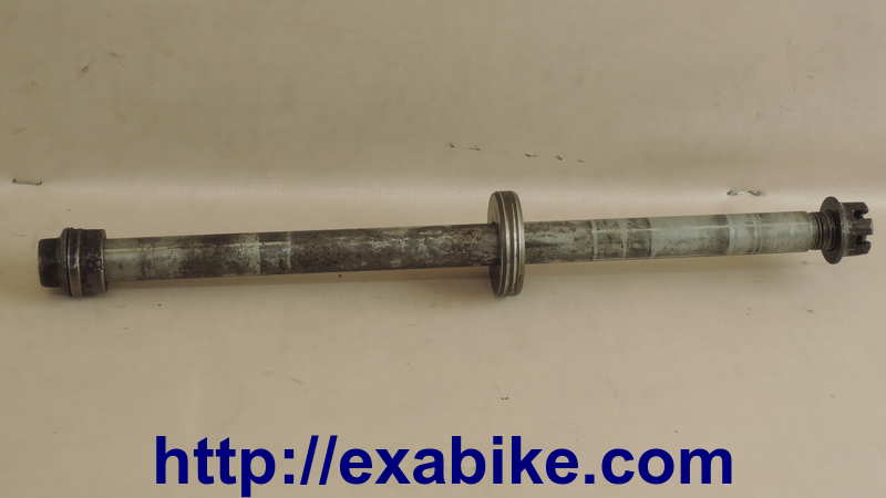 rear wheel axle Yamaha FZX 750 - photo 1