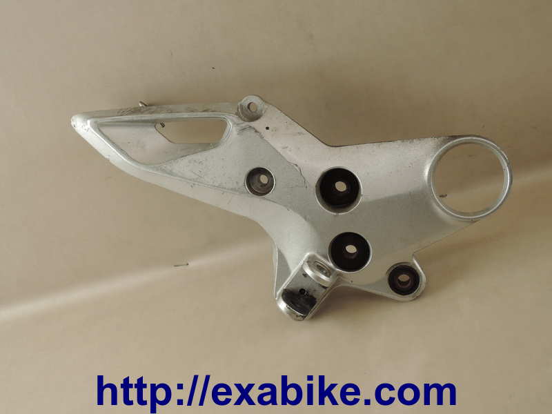 platine repose-pied avant doite Suzuki GSX 1340 B-KING - photo 1