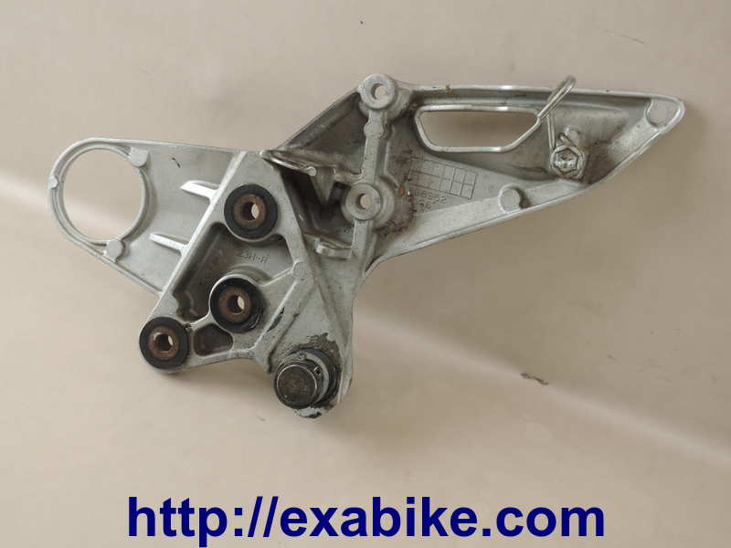 platine repose-pied avant doite Suzuki GSX 1340 B-KING - photo 2