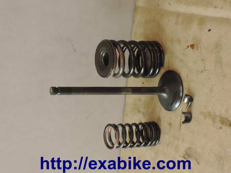 soupape d'admission Suzuki GSXF 750 - photo 1
