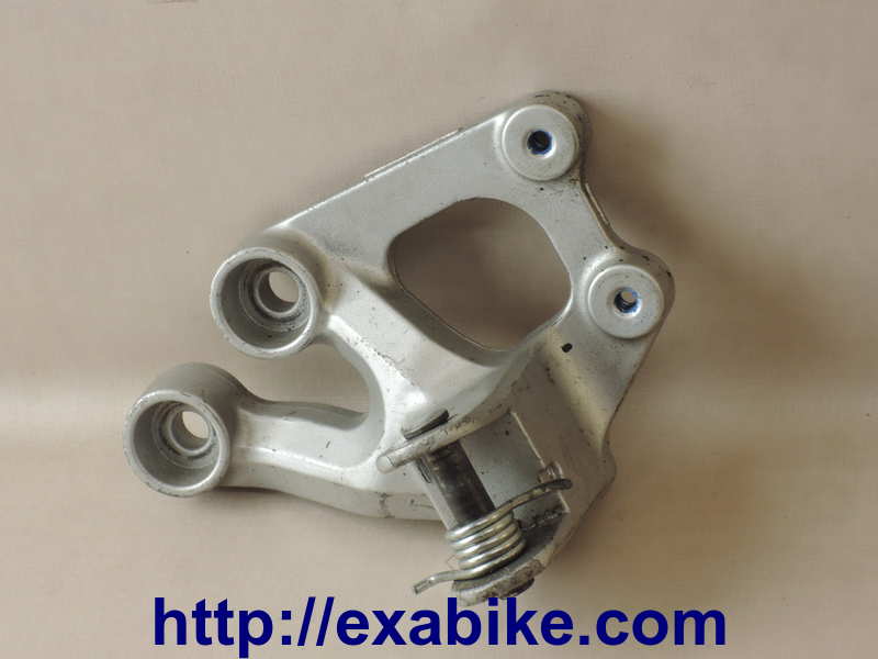 footrest bracket, front left Suzuki GSXR 600 - photo 1