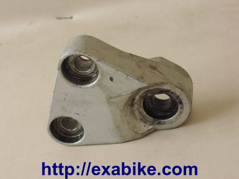 left footrest bracket Yamaha 600 FZR - photo 1
