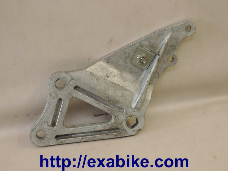 footrest bracket, front right Suzuki GSXR 750 - photo 2