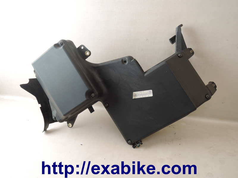relay and fuse box BMW K1200LT - photo 1