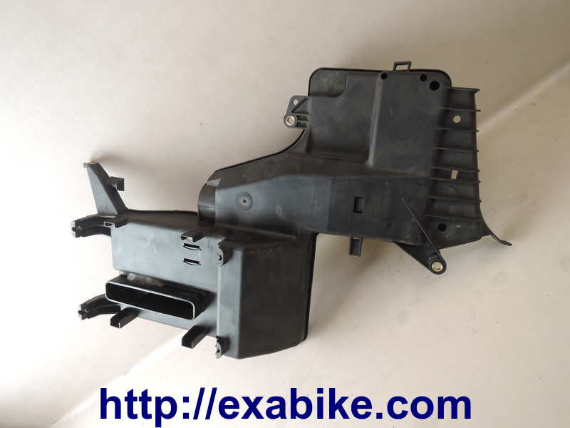 relay and fuse box BMW K1200LT - photo 2