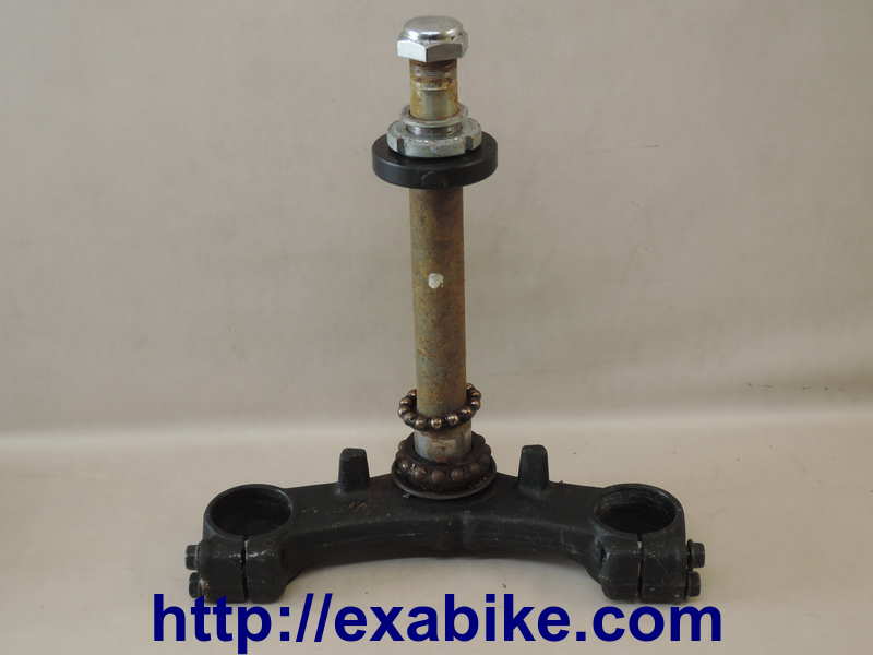 lower fork bracket Suzuki GSXF 600 - photo 1