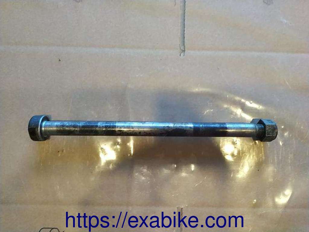 rear wheel axle Honda XLR 600 - photo 1