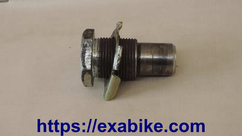 swingarm pivot Yamaha XV 1100 - photo 1