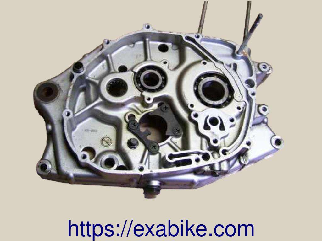 right crankcase set Suzuki Marauder 125 - photo 1