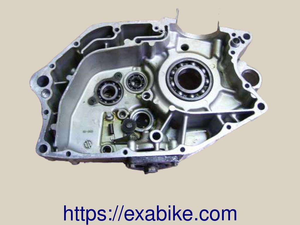 left crankcase set Suzuki Marauder 125 - photo 1