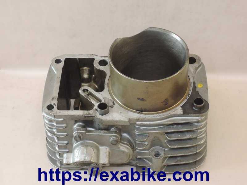 cylindre arrière Suzuki VX 800 - photo 2