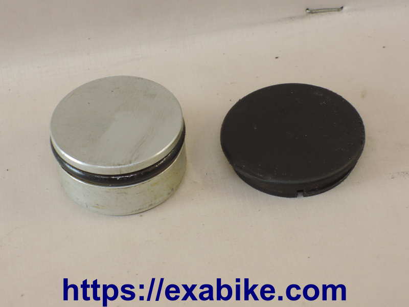 fork cap BMW G650GS - photo 1
