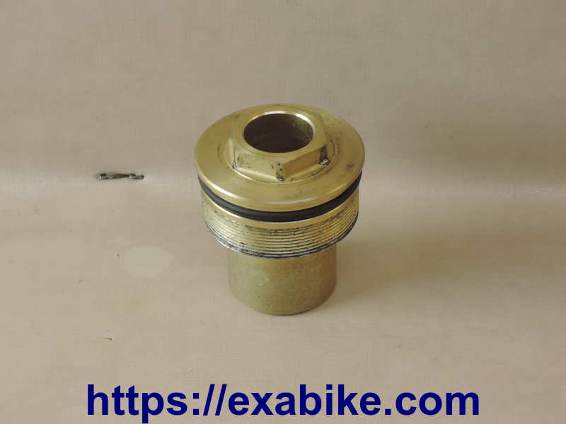 fork cap Suzuki GSXR 600 - photo 1