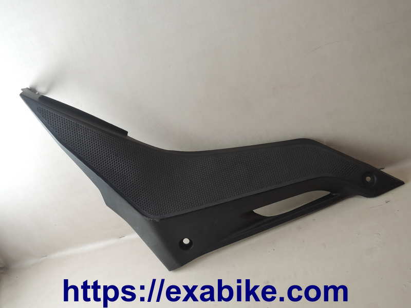 side cover, right Yamaha 125 YZF-R - photo 1