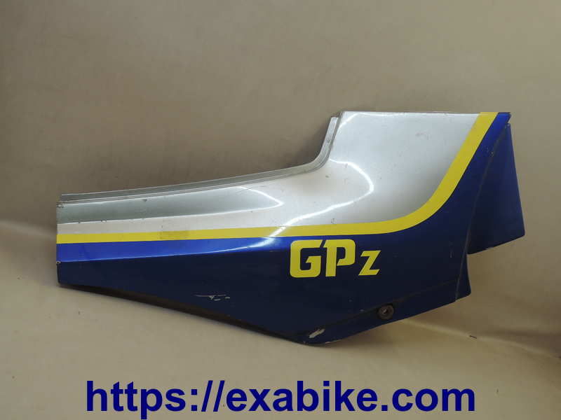 cache latéral droit Kawasaki GPZ 900 Ninja - photo 1