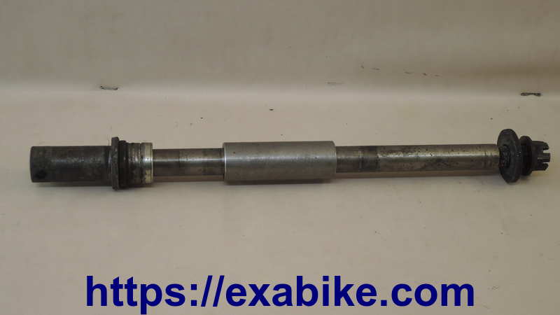 rear wheel axle Yamaha XJ 900 - photo 1