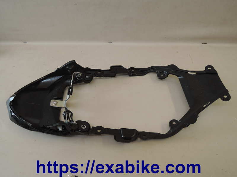rear center cowl Suzuki GSXR 1000 - photo 3
