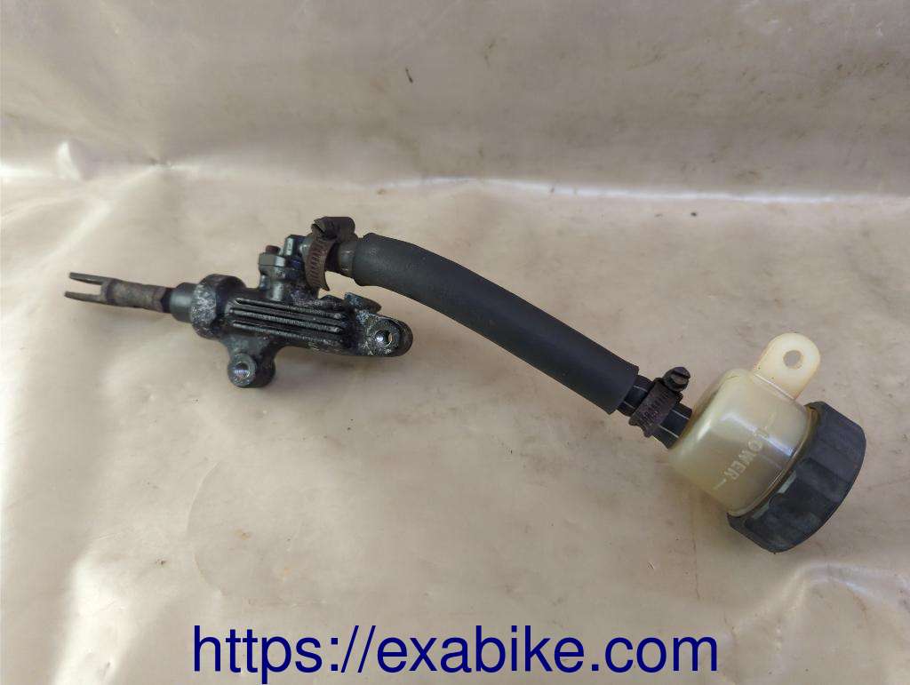 rear master cylinder Yamaha XJ 900 - photo 1