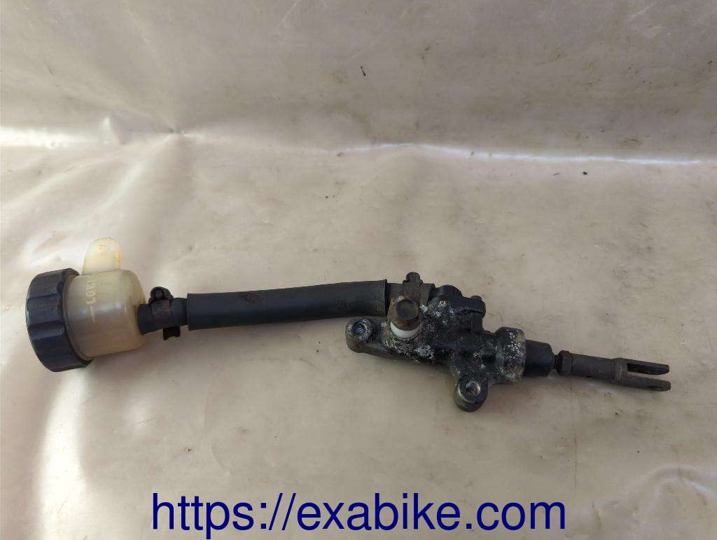 rear master cylinder Yamaha XJ 900 - photo 2
